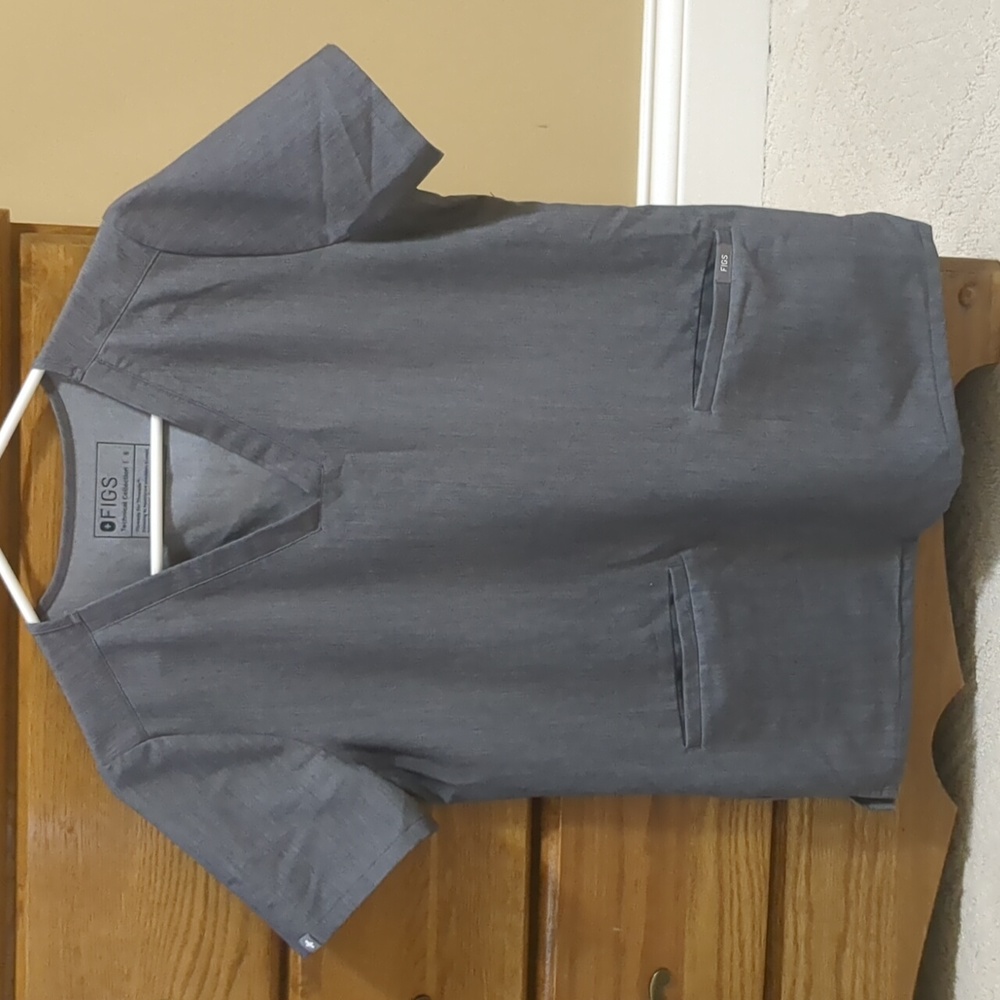 Figs 3 pocket scrub top
